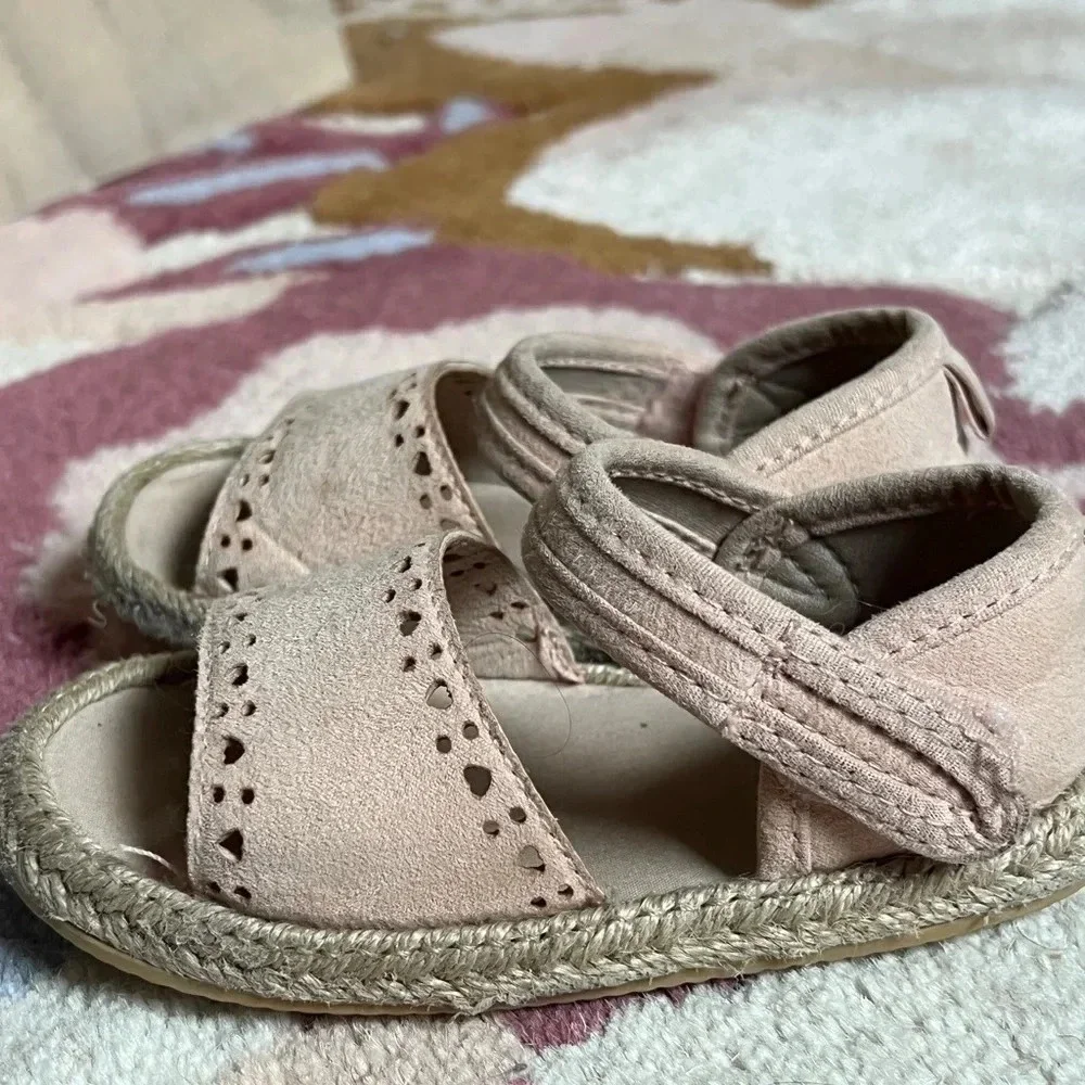 H&M baby girl shoes sandals espadrilles suede hearts blush pink beige toddler
